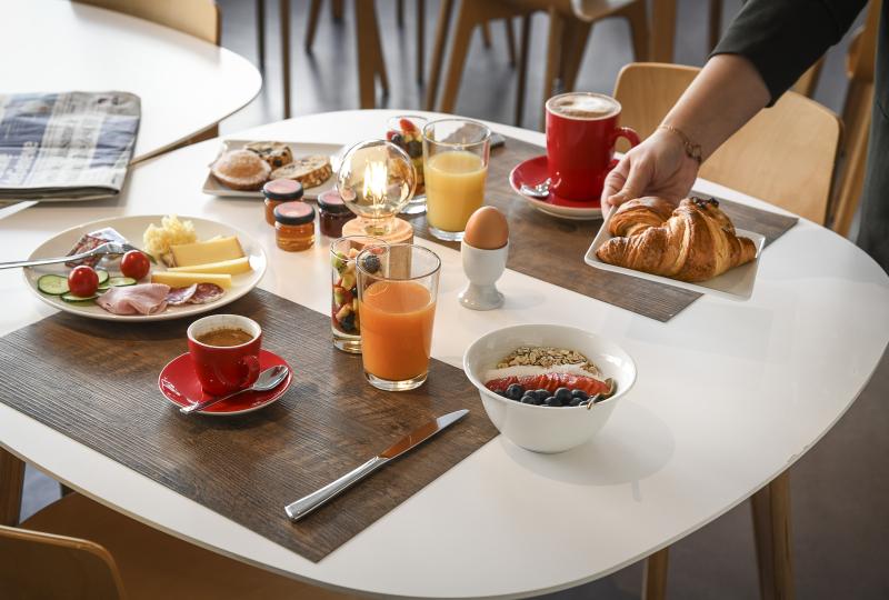 Table petit-déjeuner